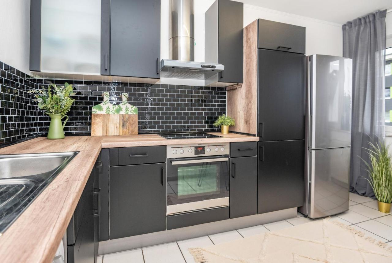 3-zimmer-wohnung Nahe City, Bis 5 Personen, Smarttv, Wifi, Balkon *
