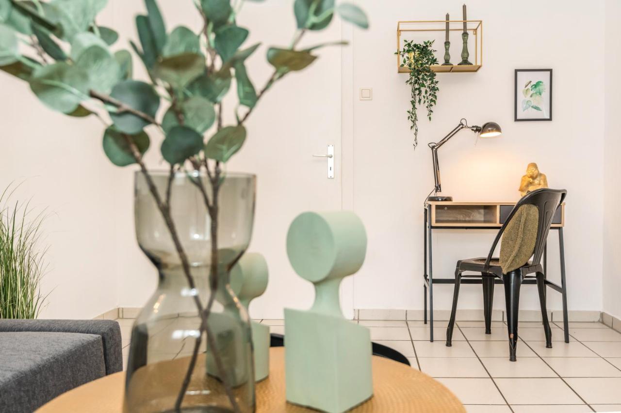 Apartment 3-zimmer-wohnung Nahe City, Bis 5 Personen, Smarttv, Wifi, Balkon *